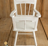 Wysokie krzesełko z drewna - vintage white