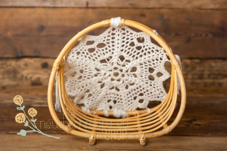 Rattan swing with a lace back