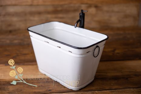Metal tub with a tap - distressed white - smaller one