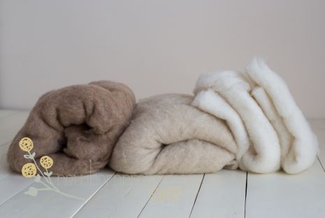 Fluff wool stuffer - a double piece