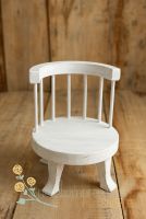 Low wooden round chair - white distressed 
